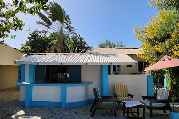 Poolside bar
