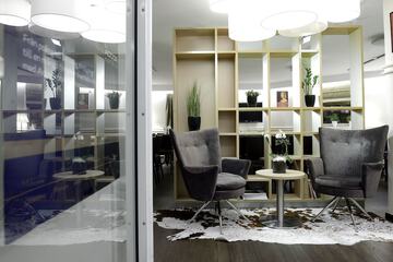 Lobby lounge