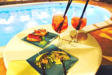 Poolside bar