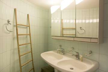 Bathroom sink
