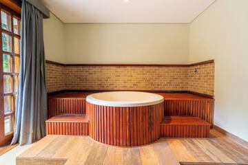 Private spa tub