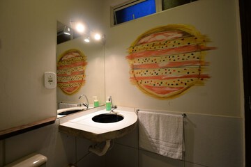 Bathroom sink