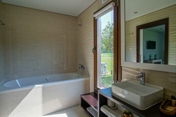 Private spa tub