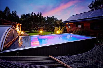 Indoor/outdoor pool