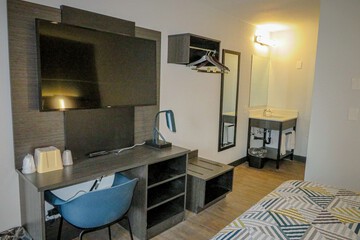 Room 8 of 37