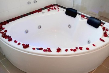 Jetted tub