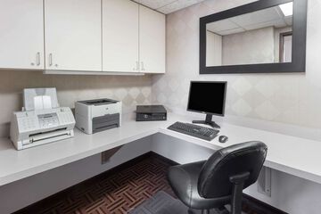 Business Center 33 of 34