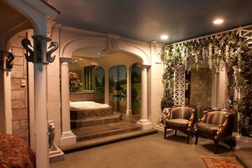 Deep soaking bathtub