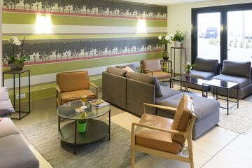 Lobby lounge