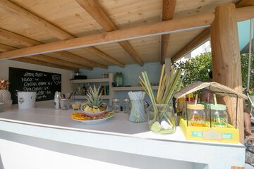Snack bar