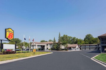 Super 8 by Wyndham Marysville / Port Huron Area