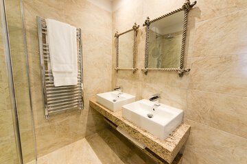 Bathroom sink