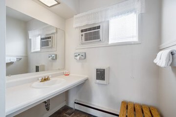 Room 200 of 212