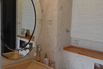 Bathroom sink