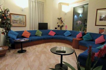Lobby lounge