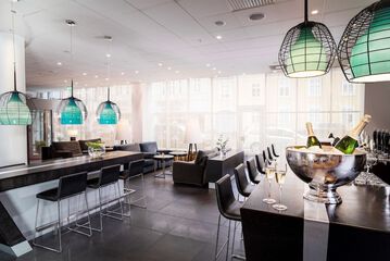 Lobby lounge
