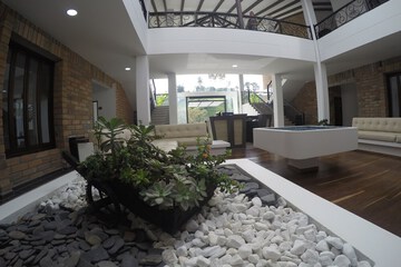 Lobby lounge
