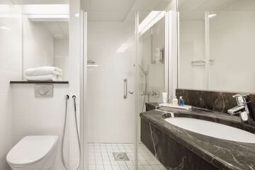 Bathroom shower
