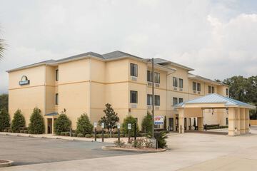Days Inn by Wyndham North Mobile