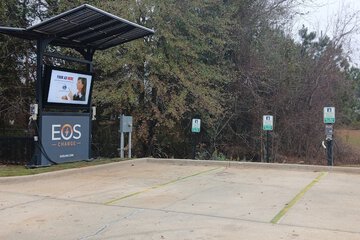 Electric vehicle charging station