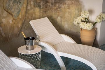 Champagne service