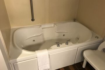 Jetted tub