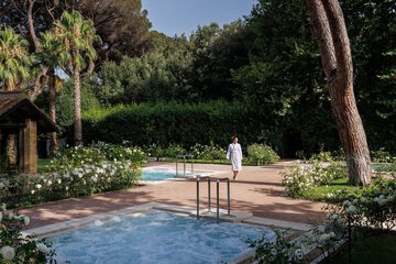 Pool waterfall