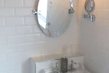 Bathroom sink