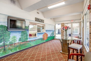 Hotel Interior 10 of 32