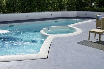 Pool waterfall