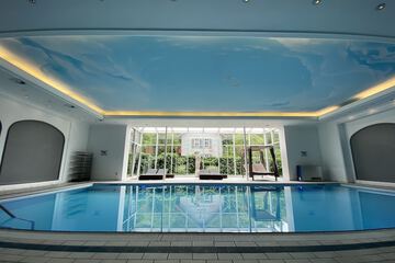 Exercise/lap pool