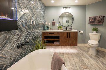 Deep soaking bathtub