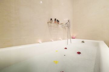 Jetted tub