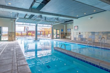 Indoor/outdoor pool