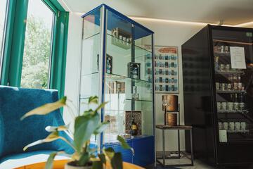 Lobby lounge