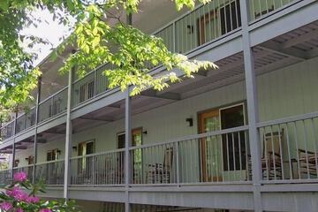 Four Seasons Inn