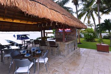 Poolside bar