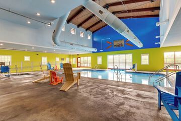 Indoor/outdoor pool