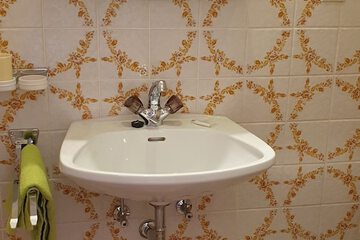 Bathroom sink