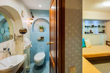 Bathroom sink