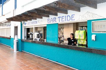 Poolside bar