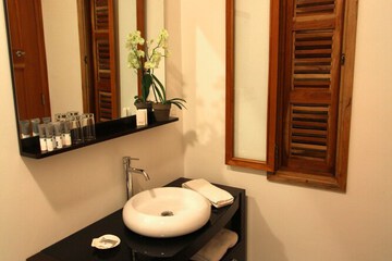 Bathroom sink