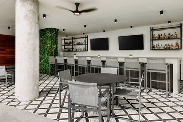Lounge 69 of 80
