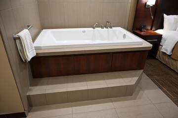 Deep soaking bathtub