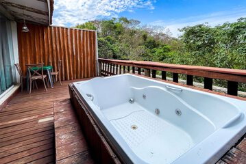 Jetted tub