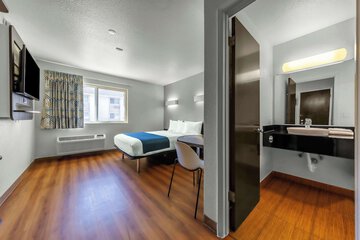 Room 17 of 25