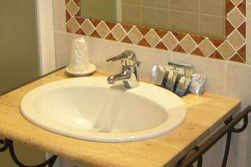 Bathroom sink