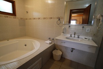 Private spa tub
