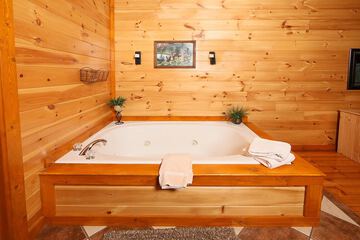 Indoor spa tub