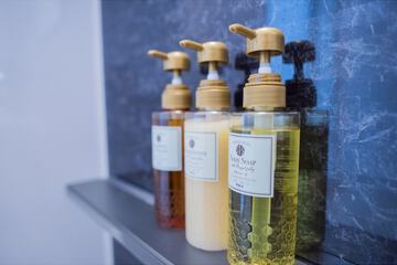 Bathroom amenities